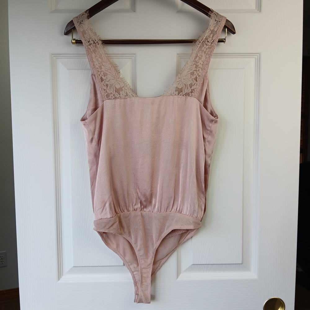 NWT Socialite Lace Trim Satin Bodysuit S blush pink V-neck mesh bottom 2-snaps - Picture 3 of 10